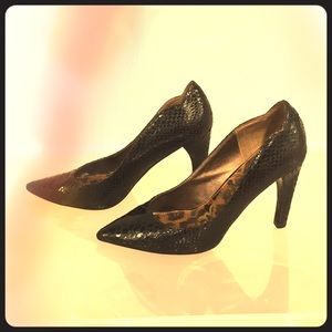 gorgeous snakeskin sam edelman pumps!!